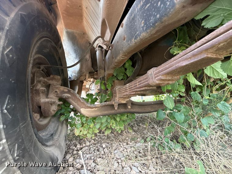 image for item FV2043 1976 Dodge D600 grain truck