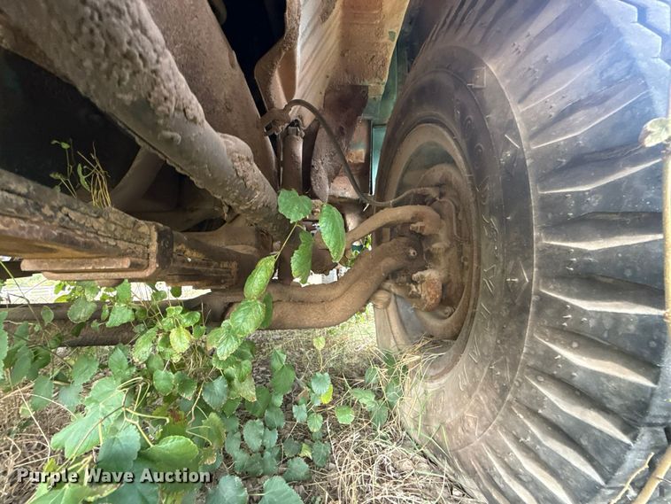 image for item FV2043 1976 Dodge D600 grain truck