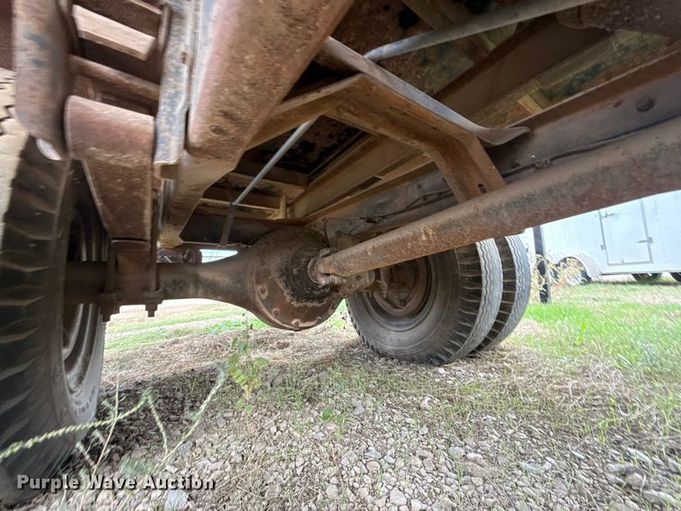 image for item FV2043 1976 Dodge D600 grain truck
