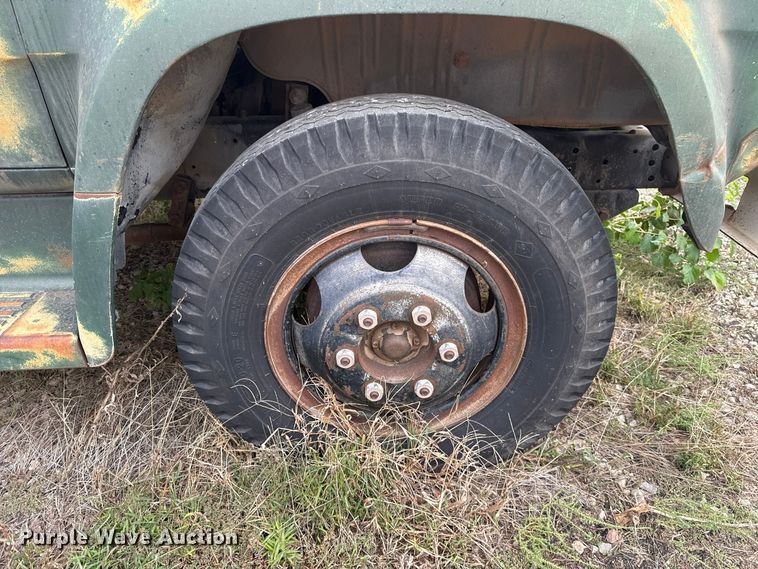 image for item FV2043 1976 Dodge D600 grain truck