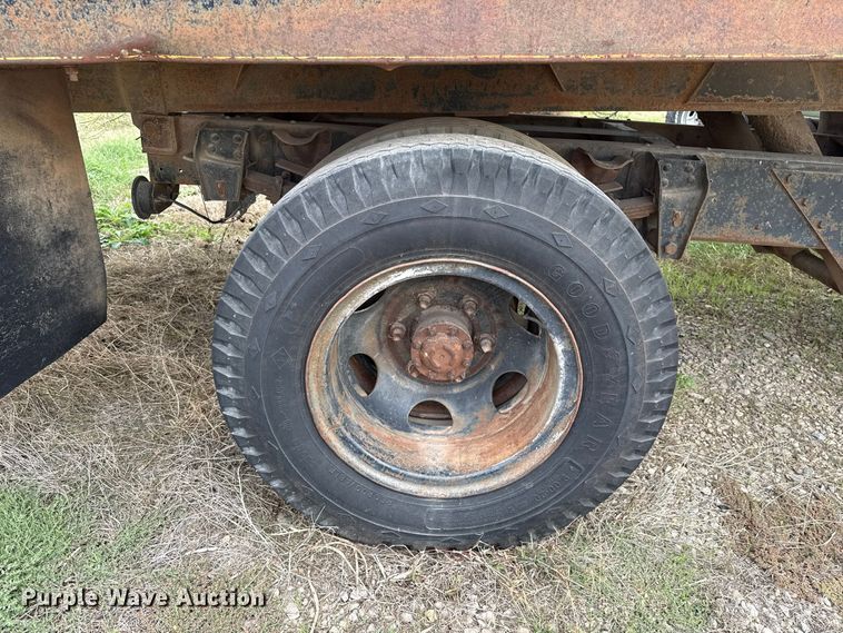 image for item FV2043 1976 Dodge D600 grain truck