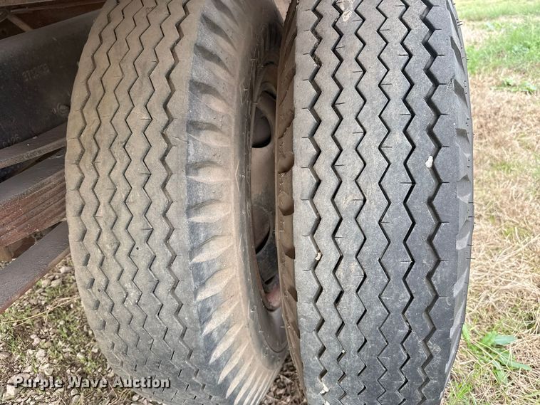image for item FV2043 1976 Dodge D600 grain truck