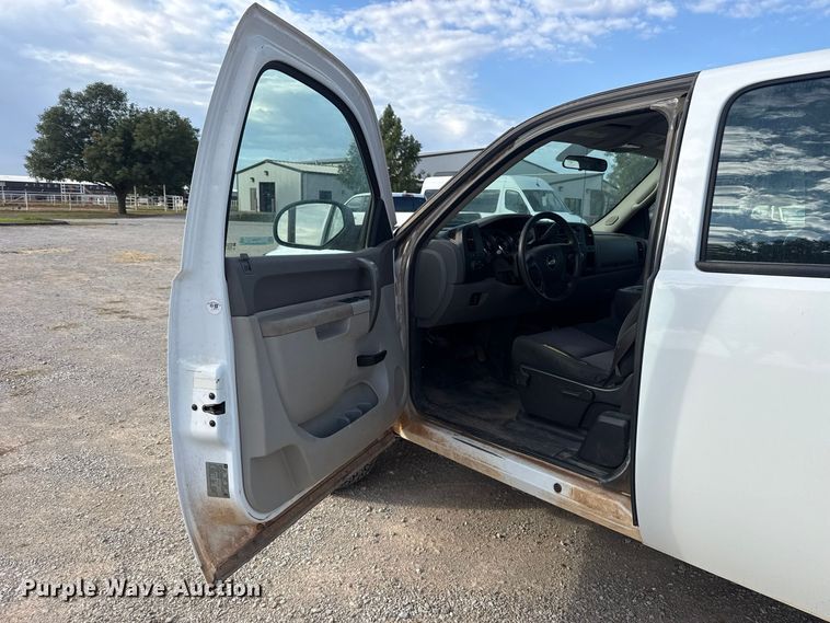 image for item FV2044 2010 Chevrolet Silverado 2500 Ext. Cab pickup truck