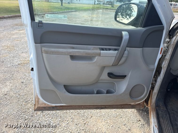 image for item FV2044 2010 Chevrolet Silverado 2500 Ext. Cab pickup truck