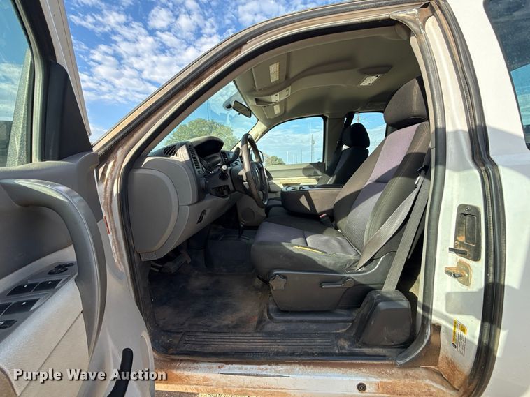 image for item FV2044 2010 Chevrolet Silverado 2500 Ext. Cab pickup truck