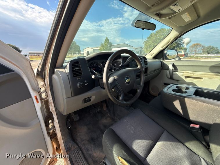 image for item FV2044 2010 Chevrolet Silverado 2500 Ext. Cab pickup truck