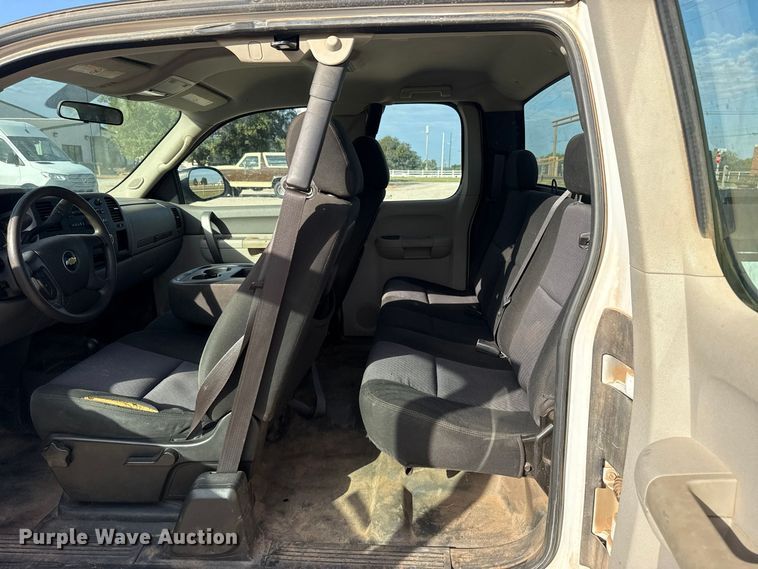 image for item FV2044 2010 Chevrolet Silverado 2500 Ext. Cab pickup truck
