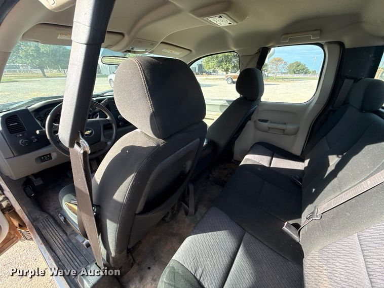 image for item FV2044 2010 Chevrolet Silverado 2500 Ext. Cab pickup truck