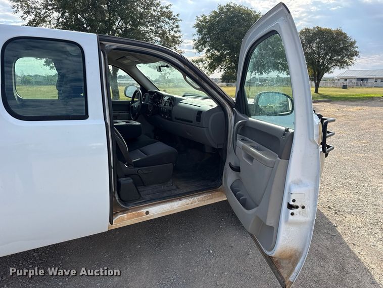 image for item FV2044 2010 Chevrolet Silverado 2500 Ext. Cab pickup truck