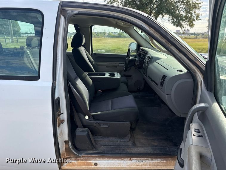 image for item FV2044 2010 Chevrolet Silverado 2500 Ext. Cab pickup truck