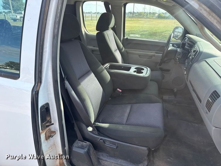 image for item FV2044 2010 Chevrolet Silverado 2500 Ext. Cab pickup truck
