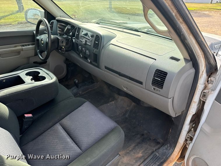 image for item FV2044 2010 Chevrolet Silverado 2500 Ext. Cab pickup truck