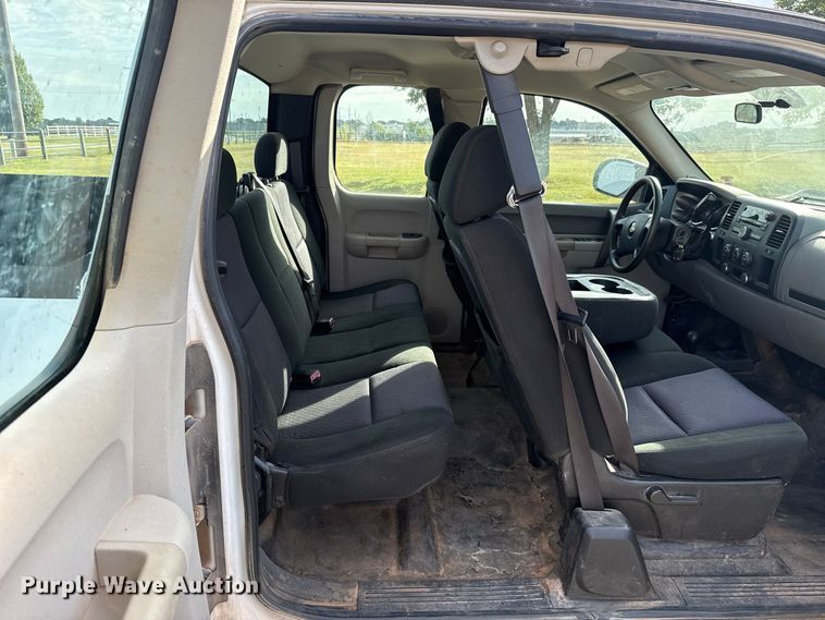 image for item FV2044 2010 Chevrolet Silverado 2500 Ext. Cab pickup truck
