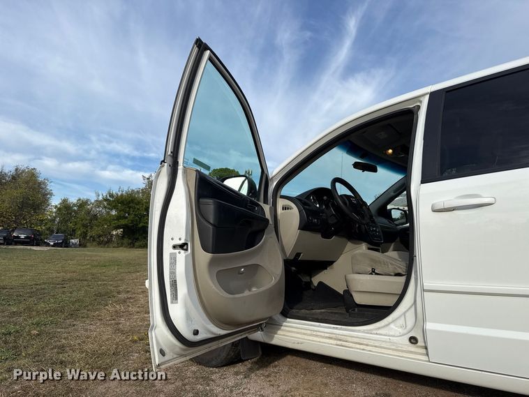 image for item FV2083 2017 Dodge Grand Caravan handicap accessible van
