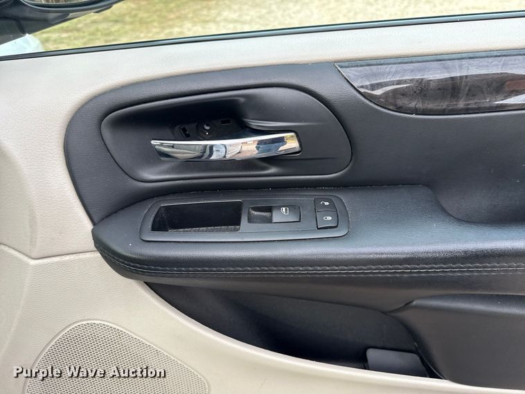 image for item FV2083 2017 Dodge Grand Caravan handicap accessible van