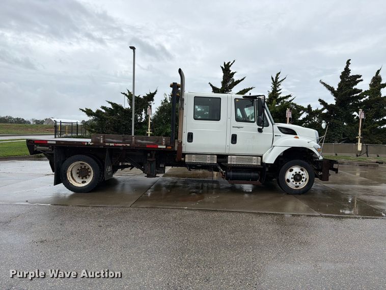 image for item NF9536 2012 International WorkStar 7300 Crew Cab flatbed truck