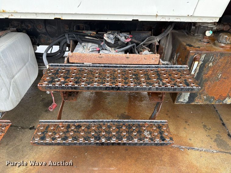 image for item NF9536 2012 International WorkStar 7300 Crew Cab flatbed truck