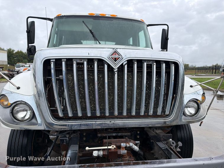 image for item NF9536 2012 International WorkStar 7300 Crew Cab flatbed truck