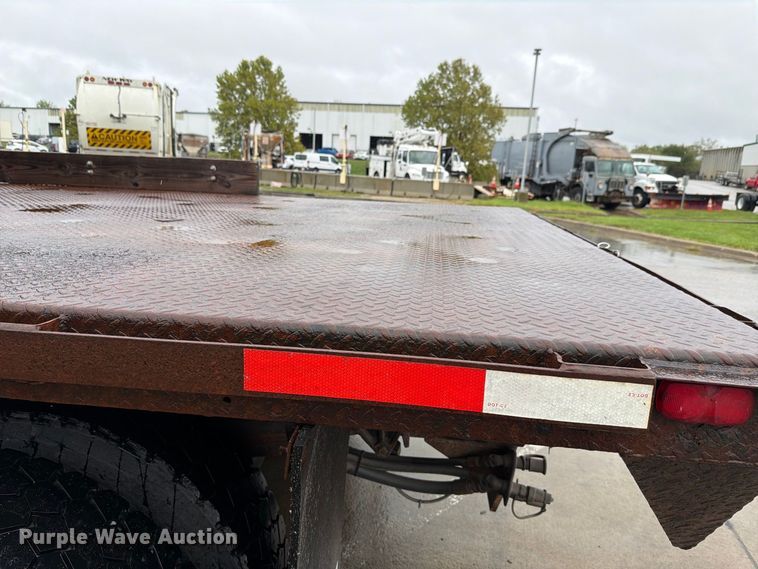 image for item NF9536 2012 International WorkStar 7300 Crew Cab flatbed truck