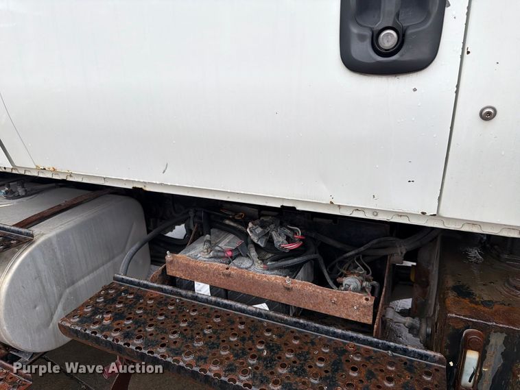 image for item NF9536 2012 International WorkStar 7300 Crew Cab flatbed truck
