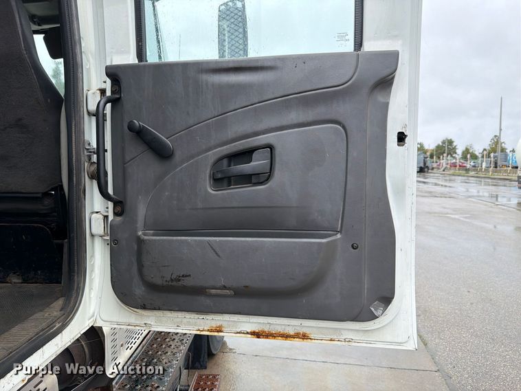 image for item NF9536 2012 International WorkStar 7300 Crew Cab flatbed truck