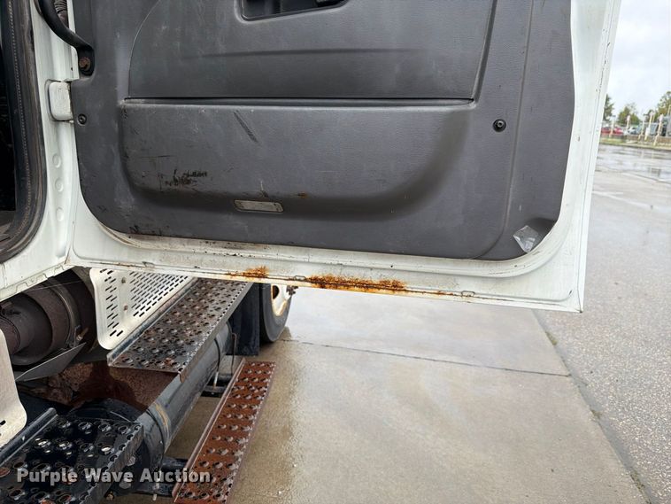 image for item NF9536 2012 International WorkStar 7300 Crew Cab flatbed truck