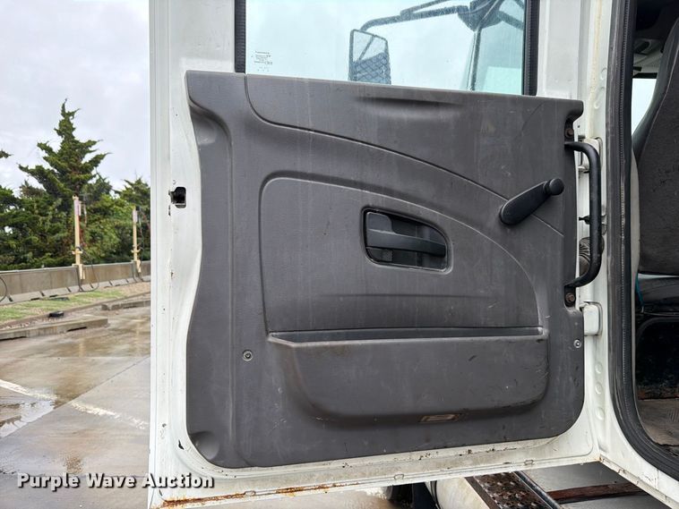 image for item NF9536 2012 International WorkStar 7300 Crew Cab flatbed truck