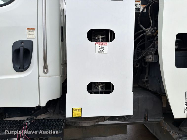 image for item NF9540 2020 Freightliner Business Class M2 street sweeper truck