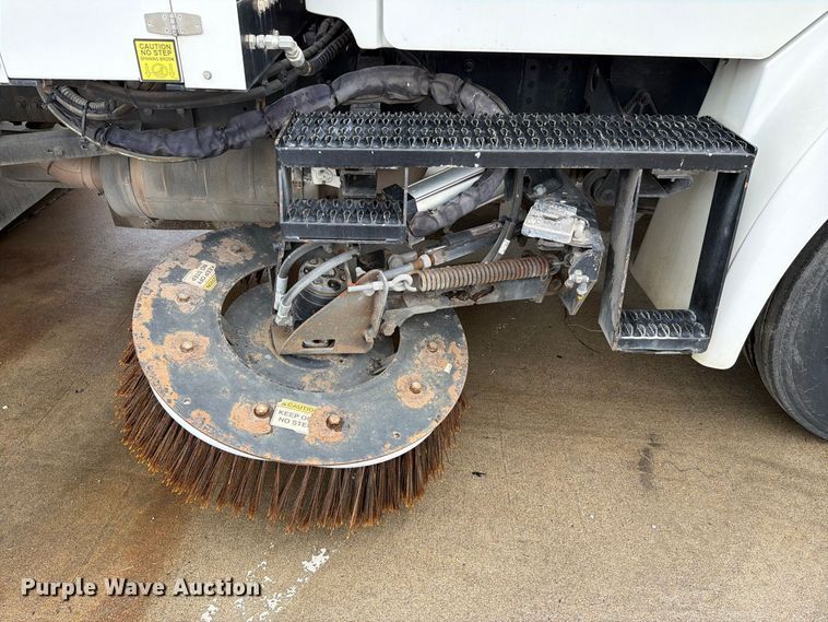 image for item NF9540 2020 Freightliner Business Class M2 street sweeper truck