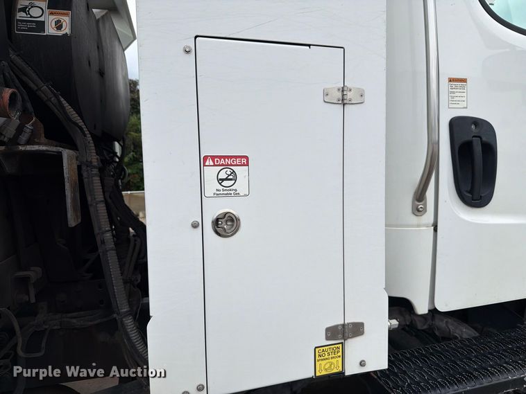 image for item NF9540 2020 Freightliner Business Class M2 street sweeper truck