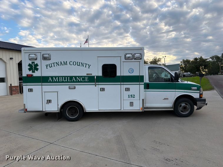 image for item OE9722 2010 Chevrolet Express 4500 ambulance