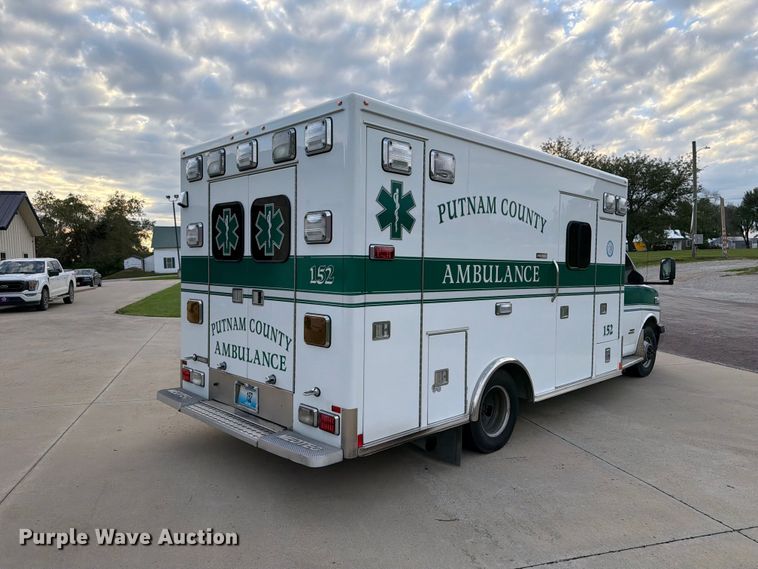 image for item OE9722 2010 Chevrolet Express 4500 ambulance