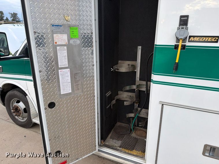 image for item OE9722 2010 Chevrolet Express 4500 ambulance