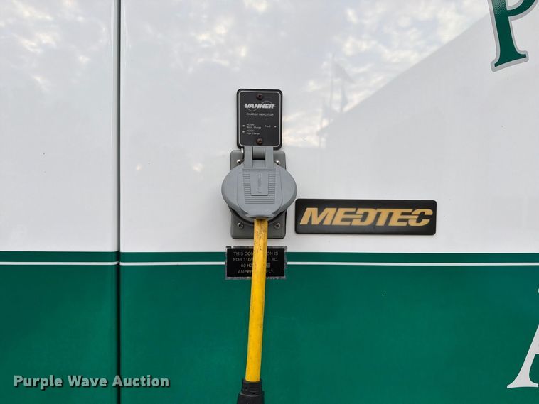 image for item OE9722 2010 Chevrolet Express 4500 ambulance