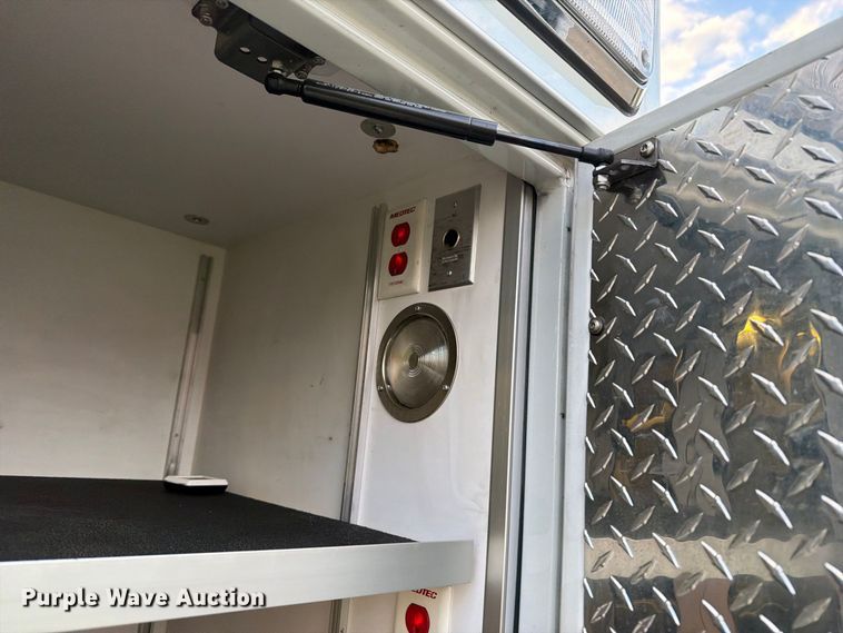 image for item OE9722 2010 Chevrolet Express 4500 ambulance