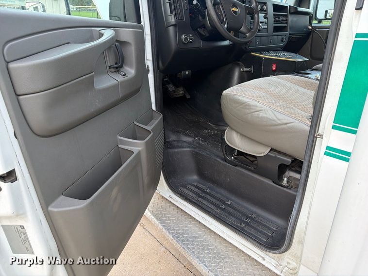 image for item OE9722 2010 Chevrolet Express 4500 ambulance