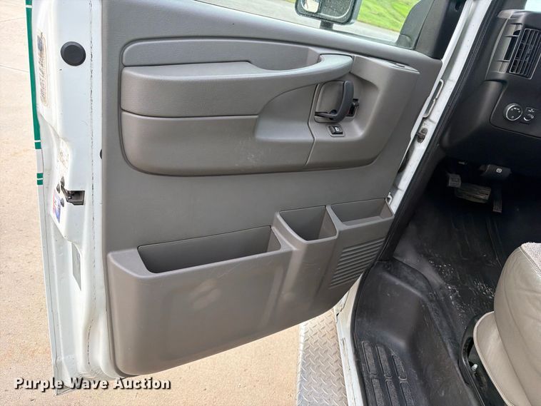 image for item OE9722 2010 Chevrolet Express 4500 ambulance