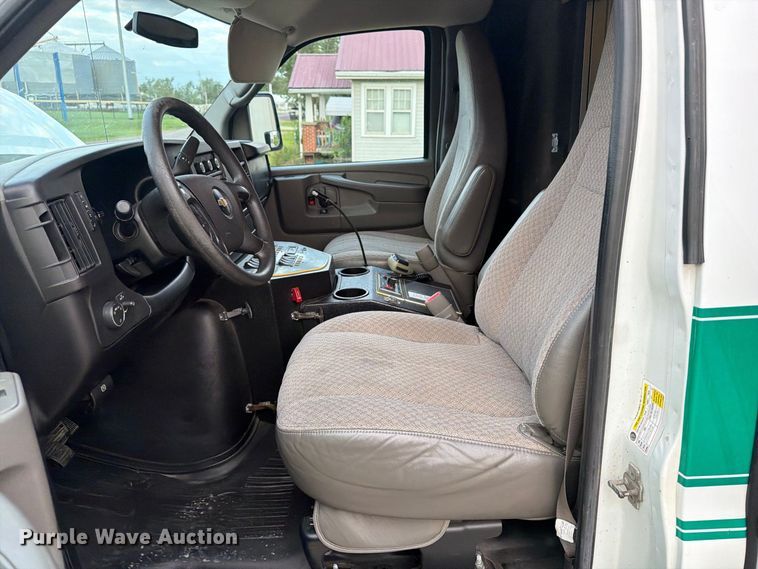 image for item OE9722 2010 Chevrolet Express 4500 ambulance