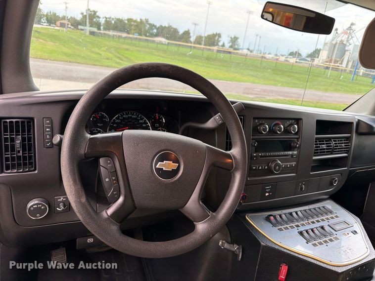 image for item OE9722 2010 Chevrolet Express 4500 ambulance