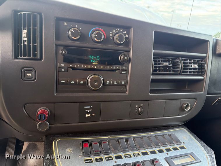 image for item OE9722 2010 Chevrolet Express 4500 ambulance