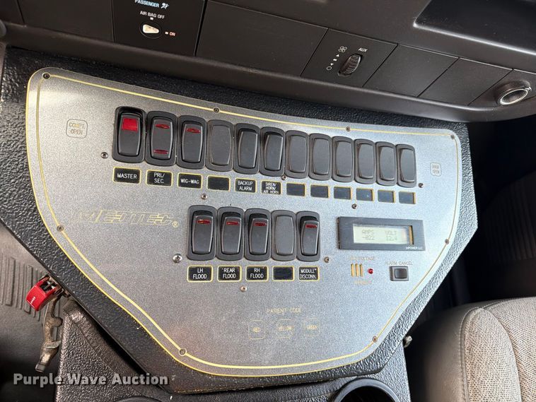 image for item OE9722 2010 Chevrolet Express 4500 ambulance