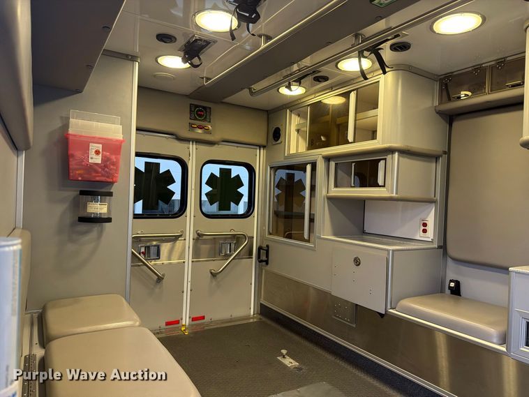 image for item OE9722 2010 Chevrolet Express 4500 ambulance