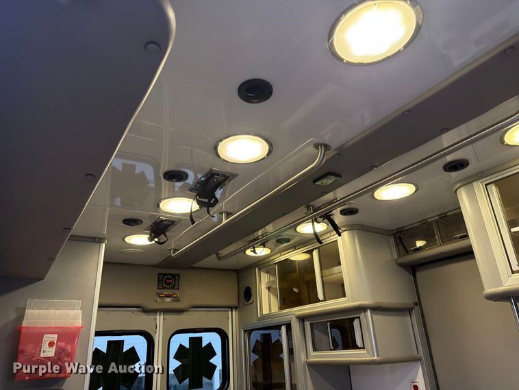 image for item OE9722 2010 Chevrolet Express 4500 ambulance