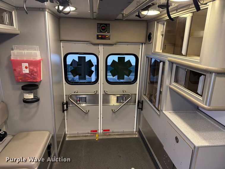 image for item OE9722 2010 Chevrolet Express 4500 ambulance