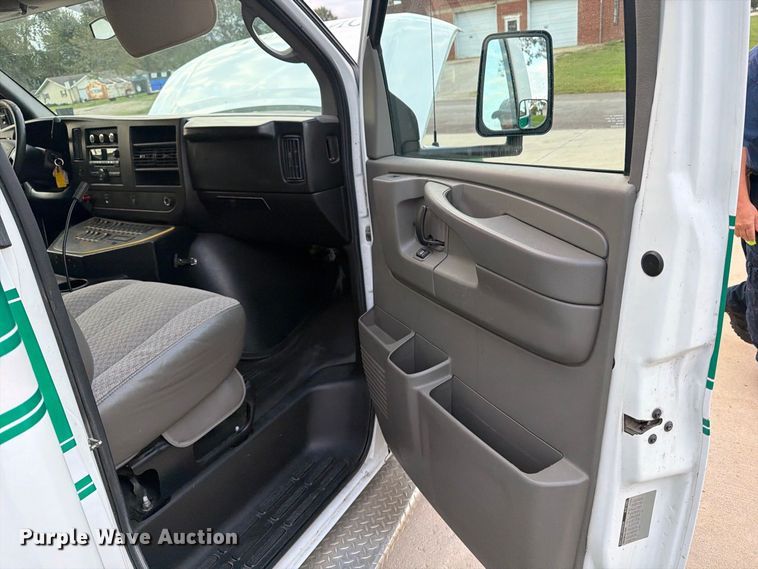 image for item OE9722 2010 Chevrolet Express 4500 ambulance