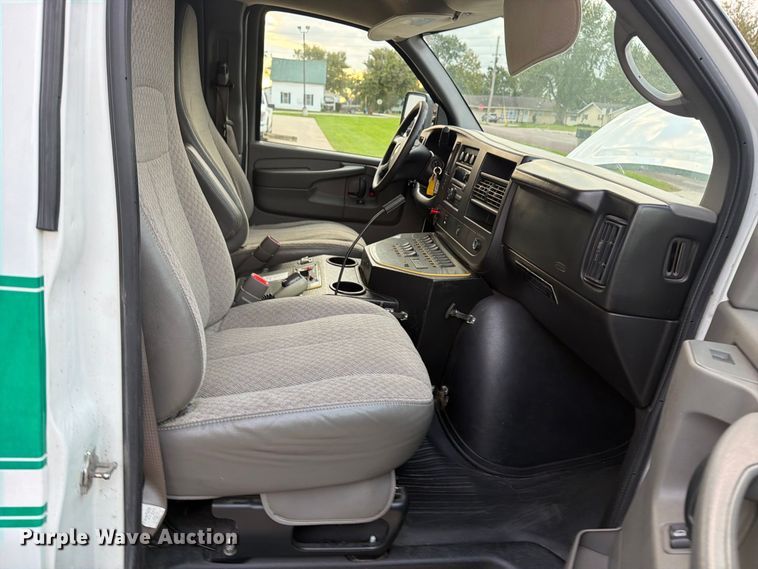 image for item OE9722 2010 Chevrolet Express 4500 ambulance