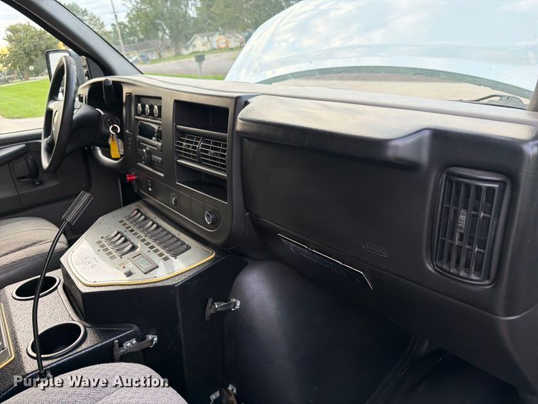 image for item OE9722 2010 Chevrolet Express 4500 ambulance