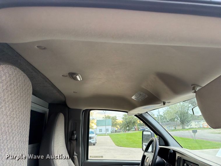 image for item OE9722 2010 Chevrolet Express 4500 ambulance