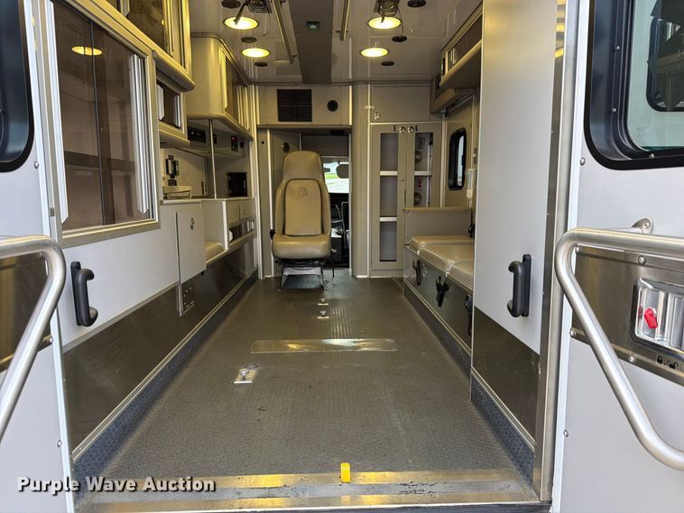 image for item OE9722 2010 Chevrolet Express 4500 ambulance