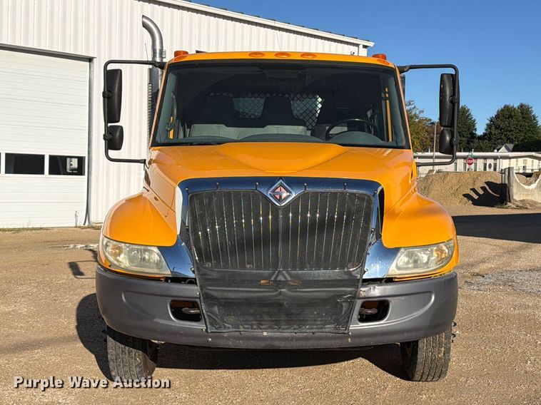 image for item OE9744 2007 International DuraStar 4300 flatbed truck